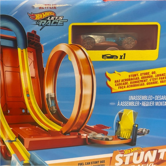 Hot Wheels Fuel Tank Stunt Tracks Playset - Picture 2 of 5